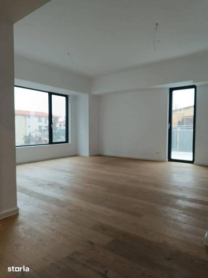 Apartament cu 3 camere decomandat în Aviației