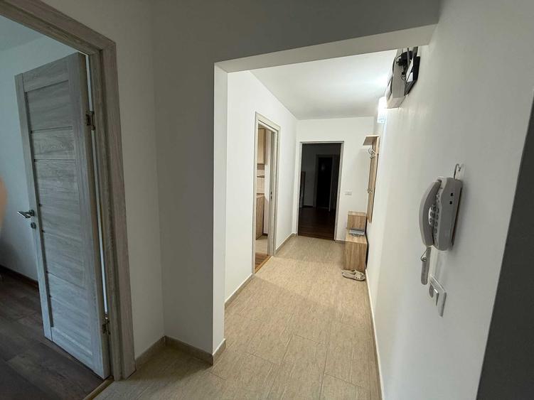 Apartament cu 3 camere semidecomandat în Central