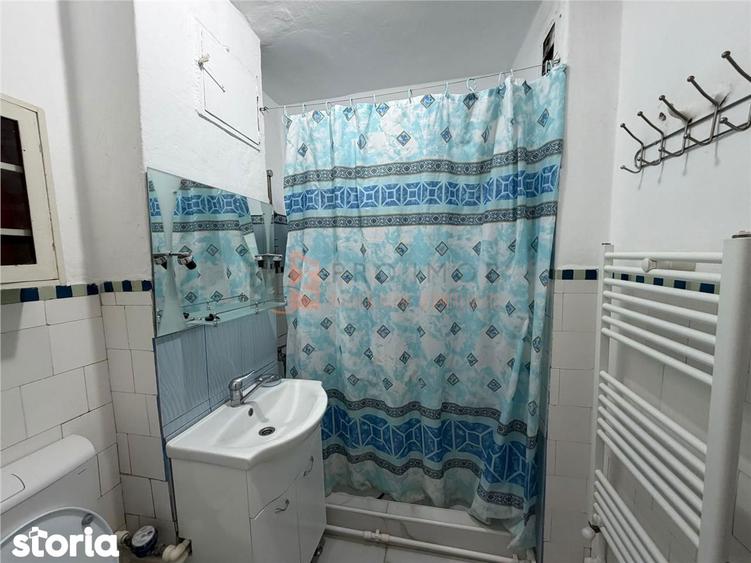 Apartament cu 2 camere semidecomandat, mobilat în Central