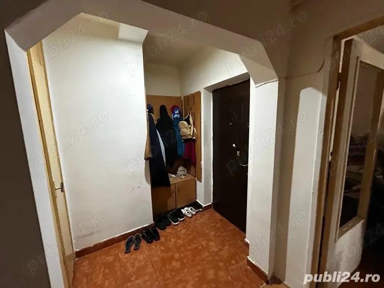 Apartament cu 3 camere decomandat, mobilat în Dâmbovița