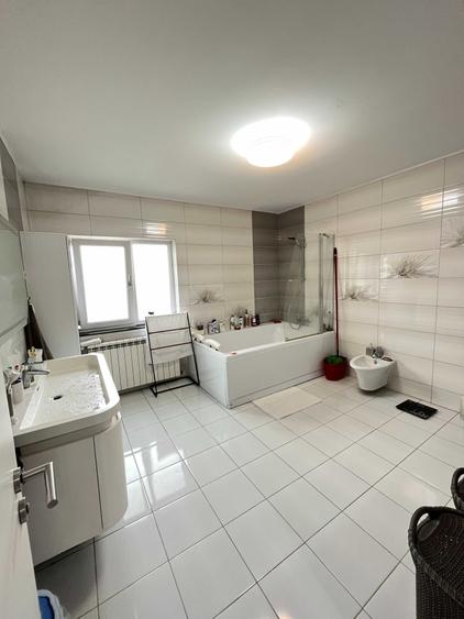 Casă cu 3 camere în Central