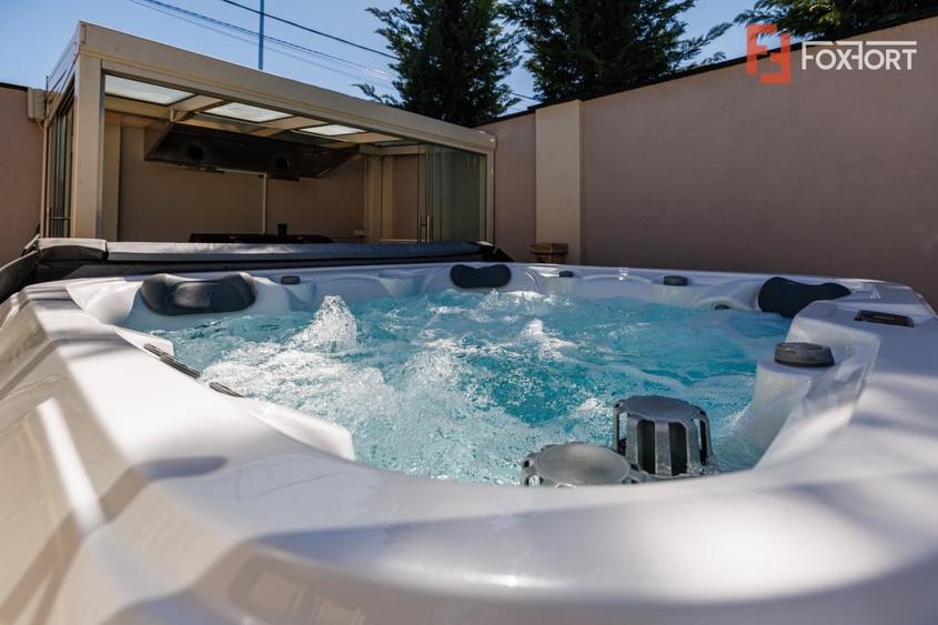 Casă individuală cu 6 camere cu Piscina în Moșnița Nouă