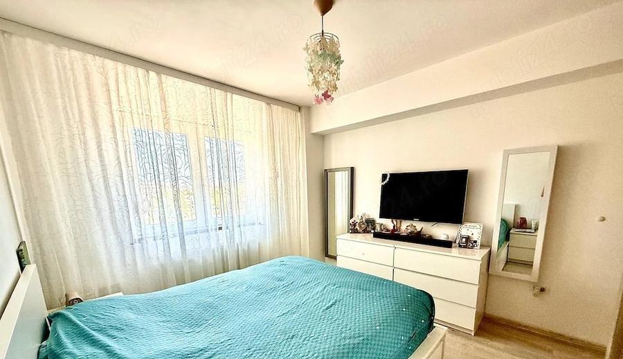 Apartament cu 3 camere decomandat în Est