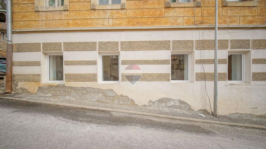 Apartament cu 3 camere semidecomandat, mobilat în Schei