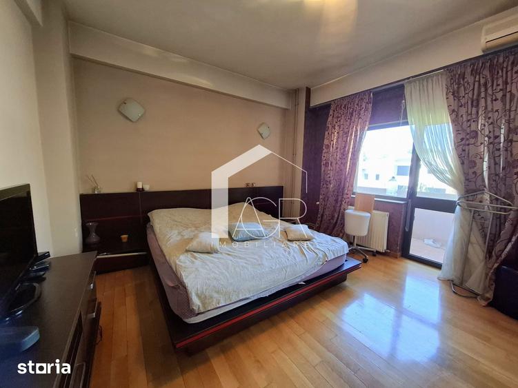 Apartament cu 4 camere decomandat în Democrației