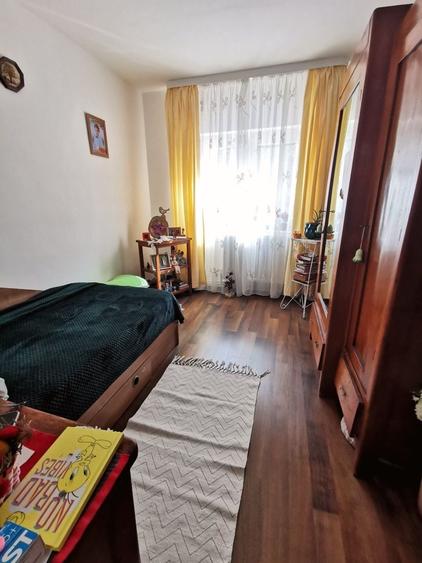 Apartament cu 3 camere decomandat în Exterior Vest