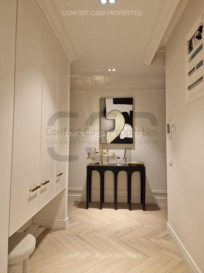 Apartament cu 4 camere decomandat în Central