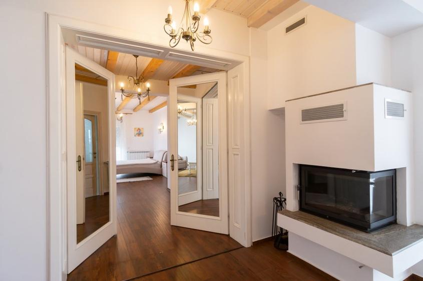 Apartament cu 5 camere decomandat în Calea Dumbrăvii