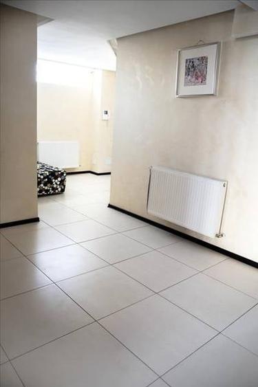 Apartament cu 4 camere decomandat, mobilat în Central