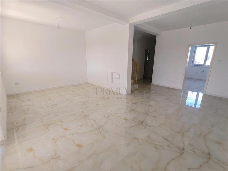 Duplex cu 3 camere cu Canalizare în Moșnița Nouă