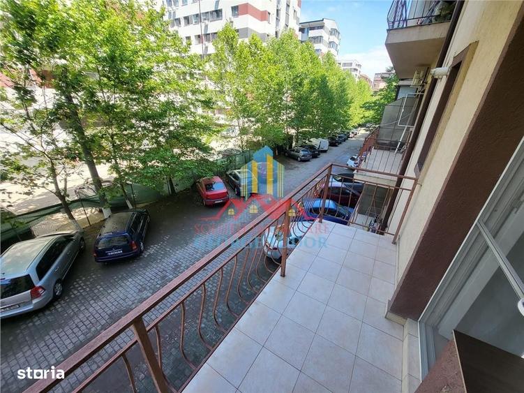 Garsonieră decomandată în Roșu