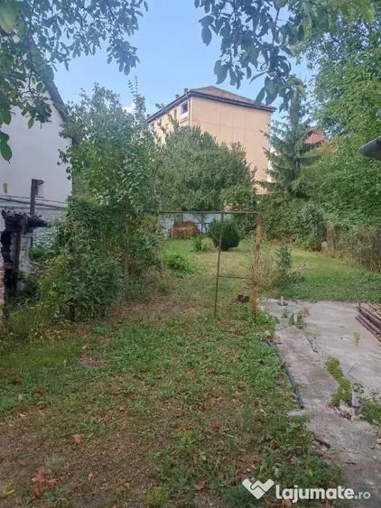 Casă cu 2 camere cu Teren 625 Mp în Central