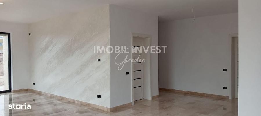 Casă cu 4 camere în Central