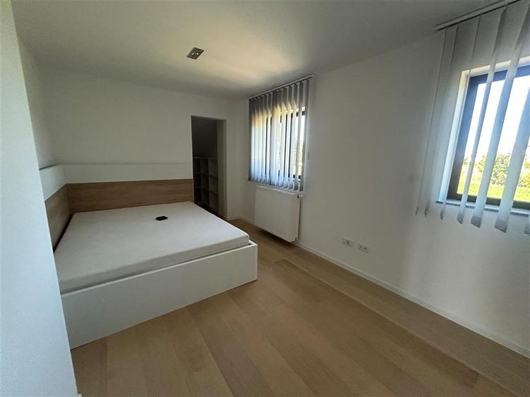Casă individuală cu 5 camere cu Teren 100 Mp în Pătrăuți