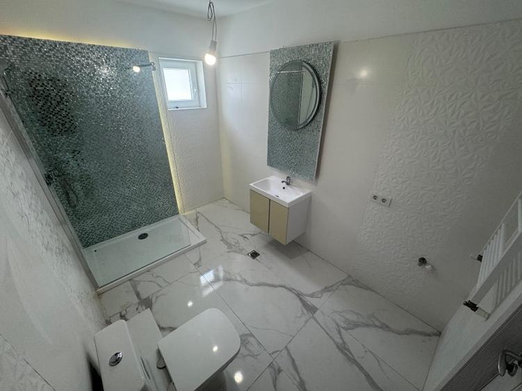Duplex cu 5 camere cu Canalizare în Haliu
