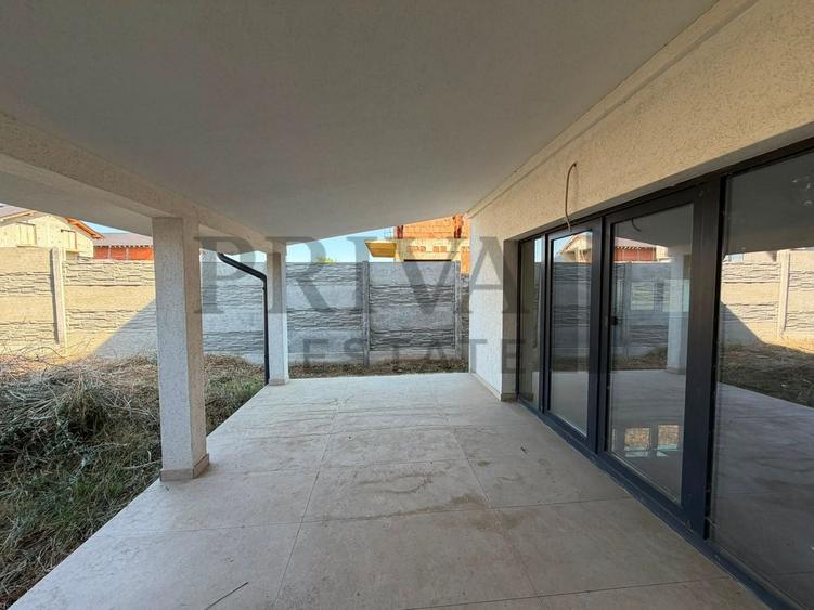 Duplex cu 4 camere cu Canalizare în Giarmata