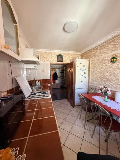 Apartament cu 4 camere decomandat, mobilat în Central