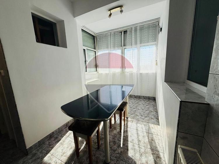 Apartament cu 4 camere decomandat, mobilat în Ultracentral