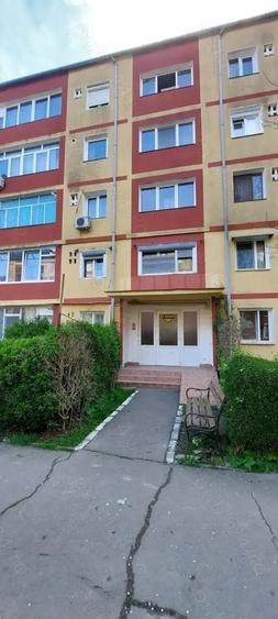 Apartament cu 3 camere semidecomandat în Govândari