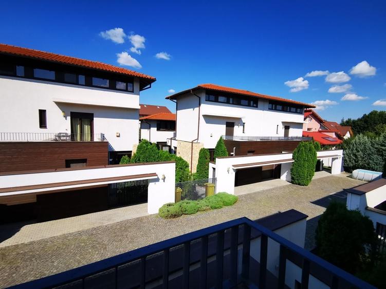 Duplex cu 5 camere cu Canalizare în Iancu Nicolae