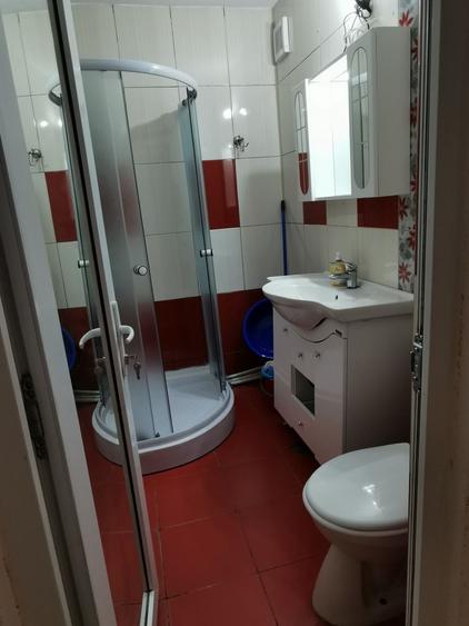 Apartament cu 3 camere decomandat în Sârbi