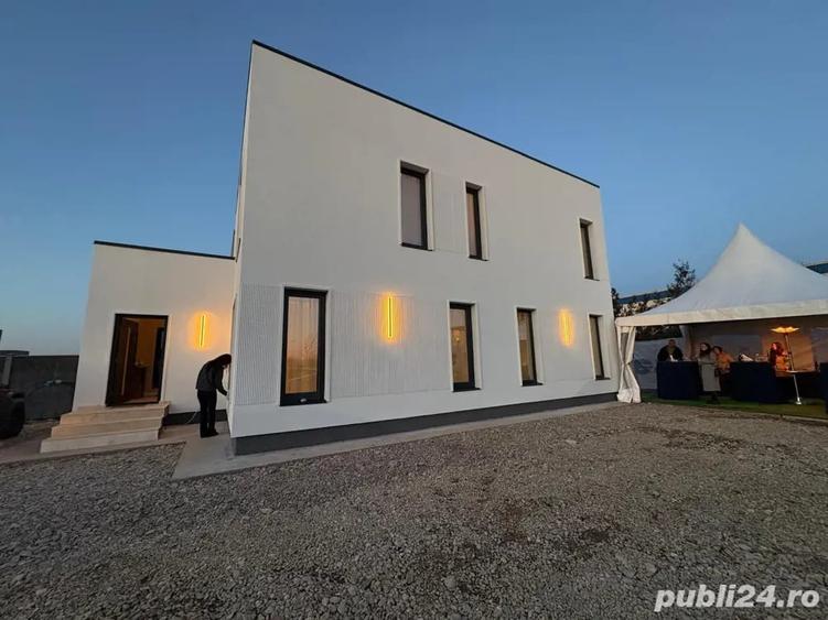 Casă cu 4 camere în Centură