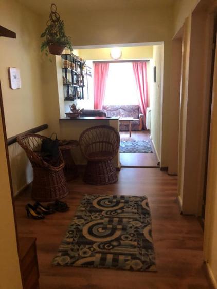 Apartament cu 3 camere semidecomandat în Telecabinei