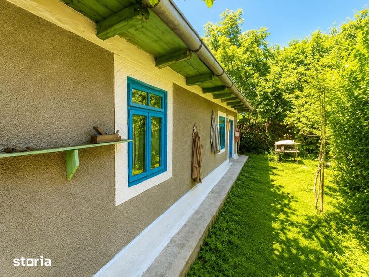 Casă cu 2 camere cu Teren 3000 Mp în Podu Roș