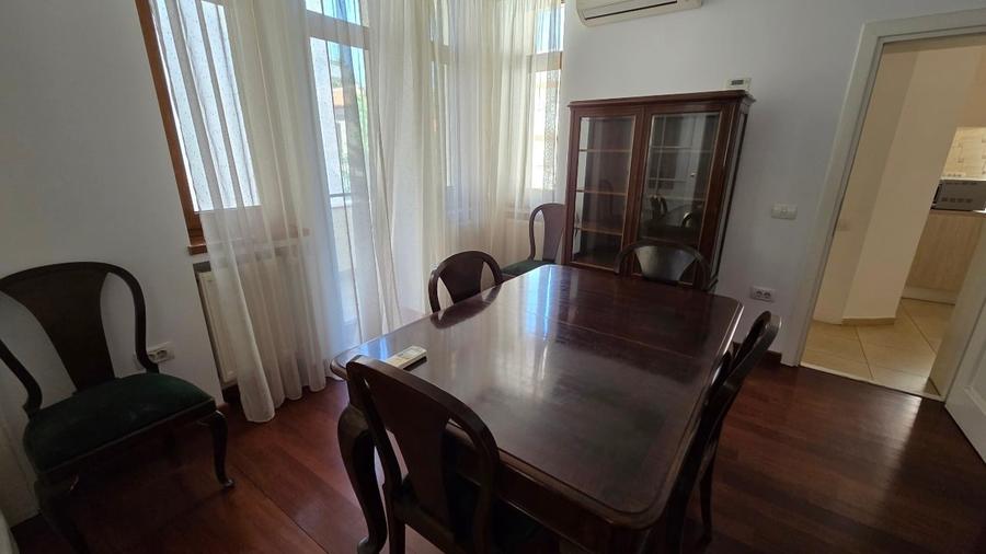 Apartament cu 4 camere decomandat, mobilat în Primăverii
