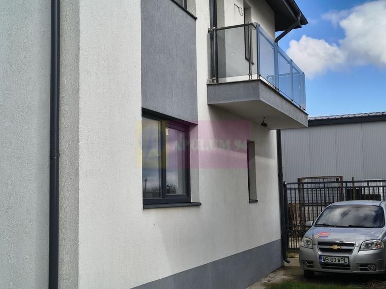 Casă individuală cu 4 camere cu Canalizare în Est