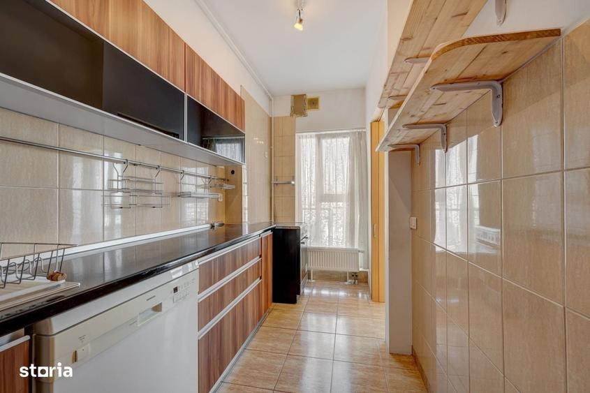 Apartament cu 4 camere decomandat în Titan