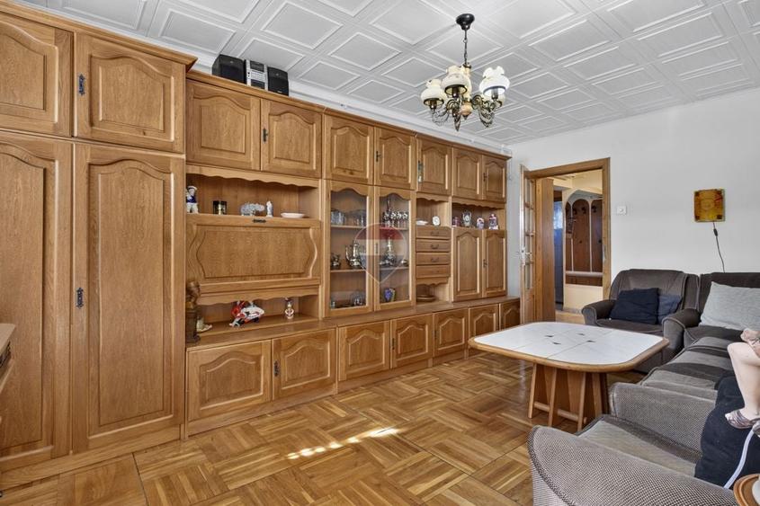Apartament cu 3 camere decomandat, mobilat în Aurel Vlaicu
