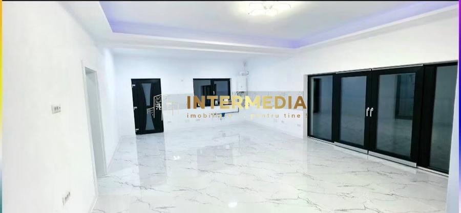 Casă individuală cu 4 camere cu Canalizare în Micești