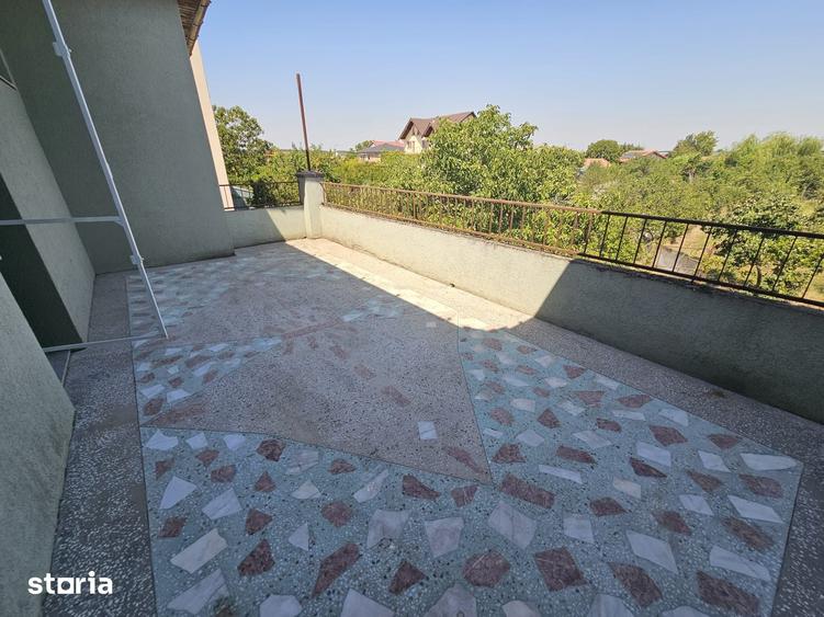 Casă cu 5 camere decomandat cu Teren 800 Mp în Ghiroda