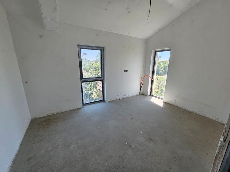 Duplex cu 4 camere cu Canalizare în Vest