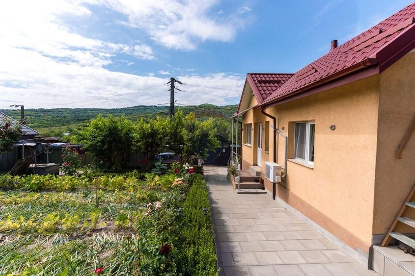 Casă individuală cu 2 camere cu Teren 2093 Mp în Costuleni