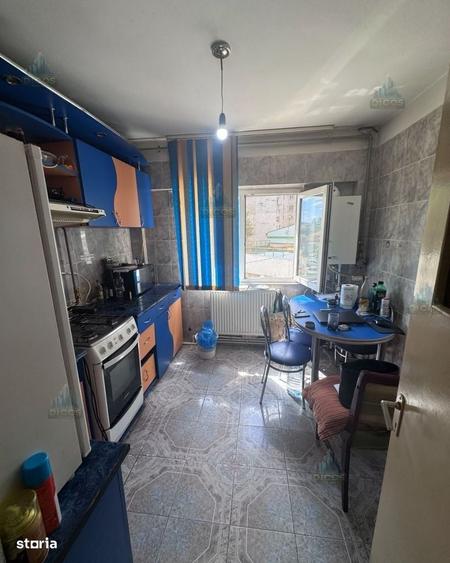 Apartament cu 3 camere în Uiești