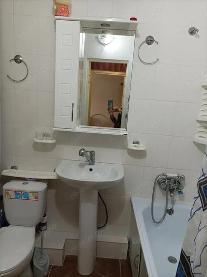 Garsonieră decomandată în Girocului