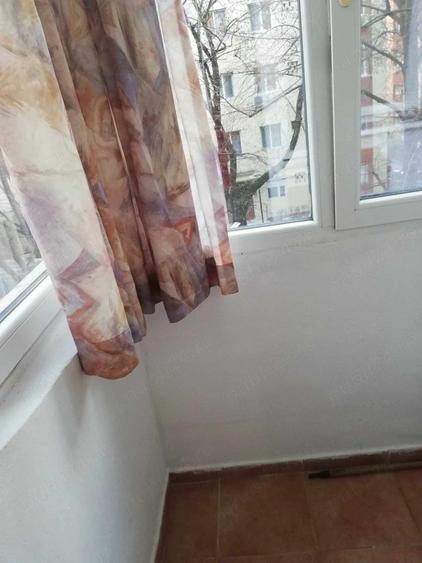 Apartament cu 3 camere semidecomandat în Dacia