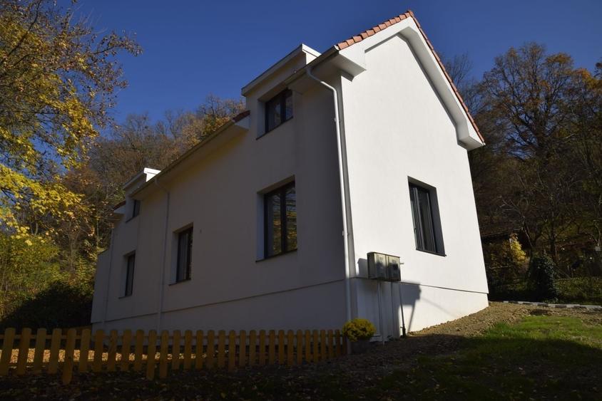 Casă cu 4 camere cu Teren 600 Mp în Central