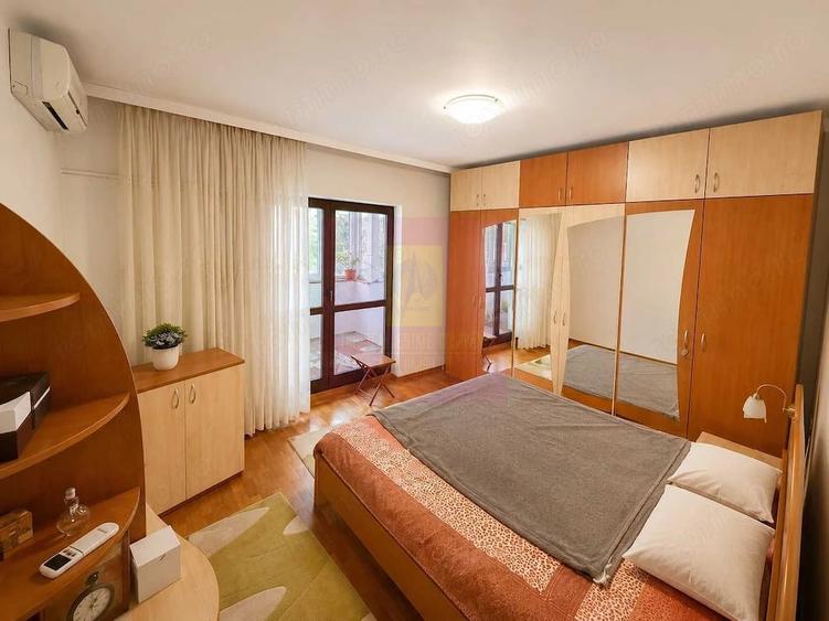 Apartament vanzare 3 camere Decebal - 1