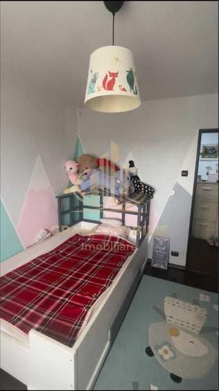 Apartament cu 4 camere semidecomandat, mobilat în Brâncoveanu