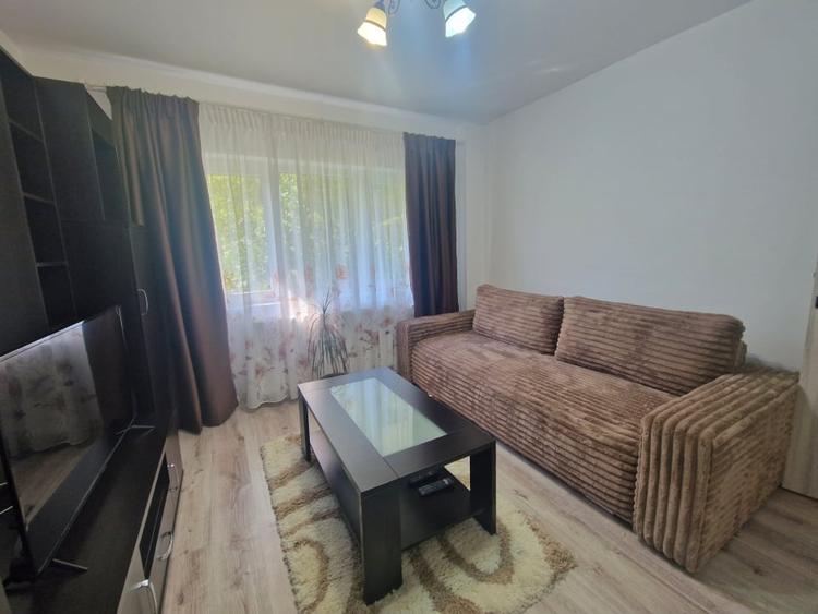 Apartament cu 3 camere decomandat în Plopilor