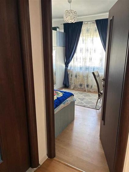Apartament cu 3 camere semidecomandat în Mircea cel Bătrân