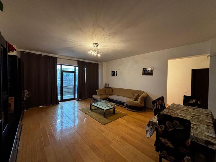 Apartament cu 3 camere decomandat, mobilat în Central