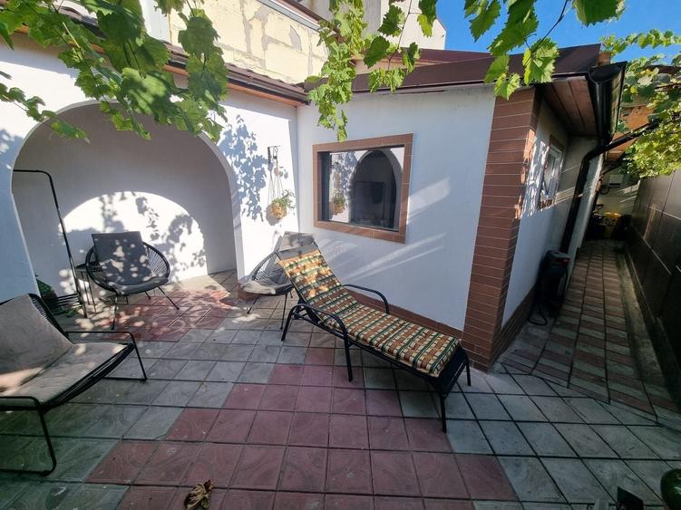 Casă individuală cu 3 camere cu Canalizare în Faleza Nord
