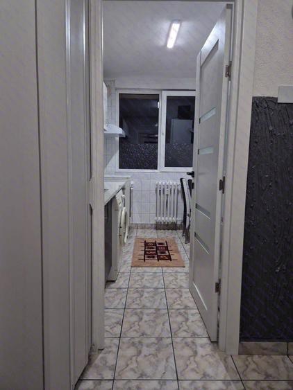 Apartament cu 2 camere semidecomandat în Bucur Obor