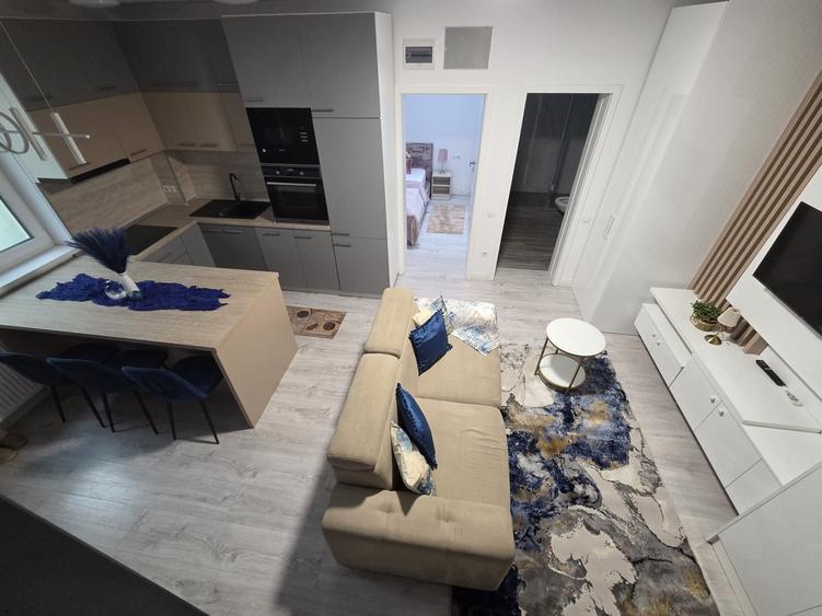 Apartament cu 3 camere decomandat în Exterior Vest