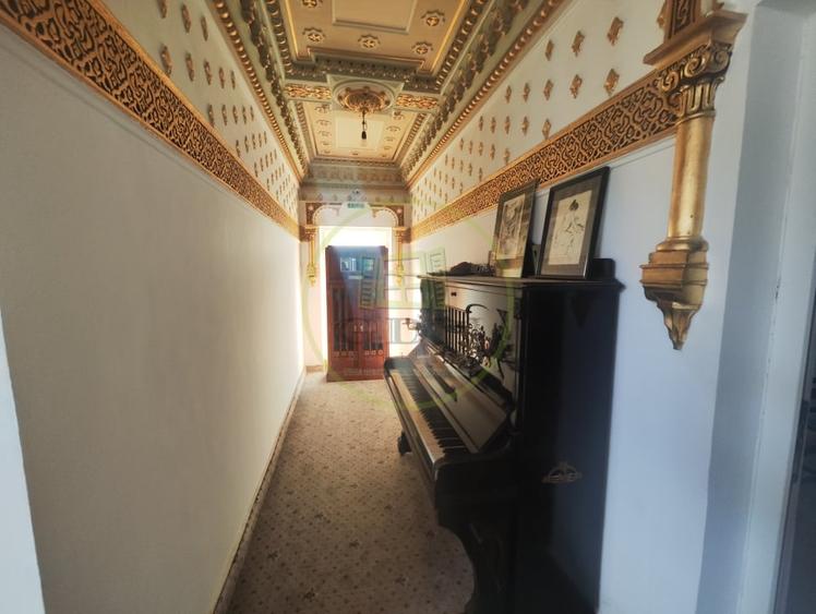 Casă individuală cu 10 camere cu Canalizare în Bariera Vâlcii