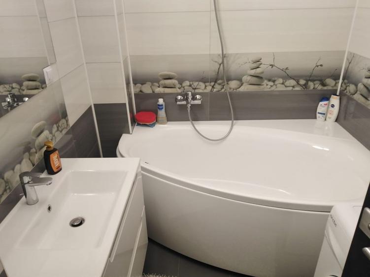 Apartament cu 4 camere în Răcădău